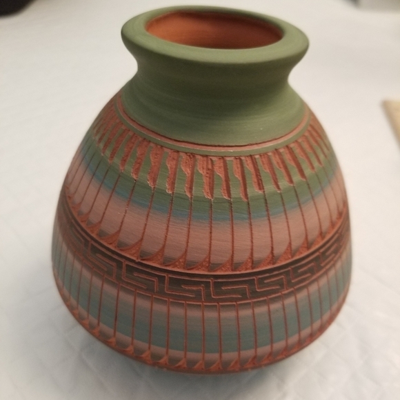 Navajo Red Clay Hand Etched Art Vase Signed - Picture 1 of 5